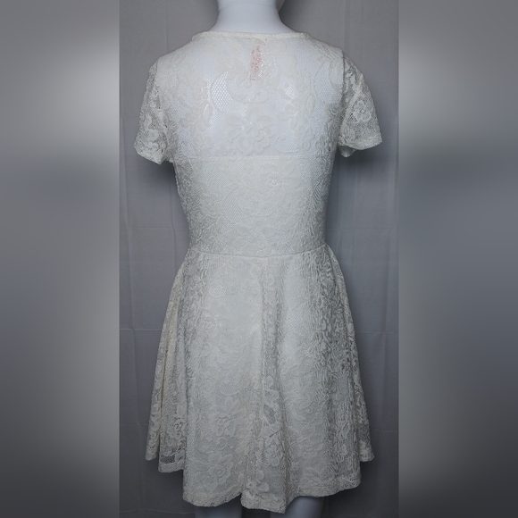 #18-Off White Dress - Picture 5 of 5